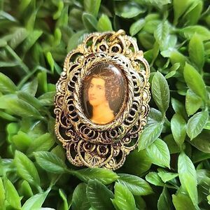 Vintage Signed Gerry's Gold Tone Brooch Pendant